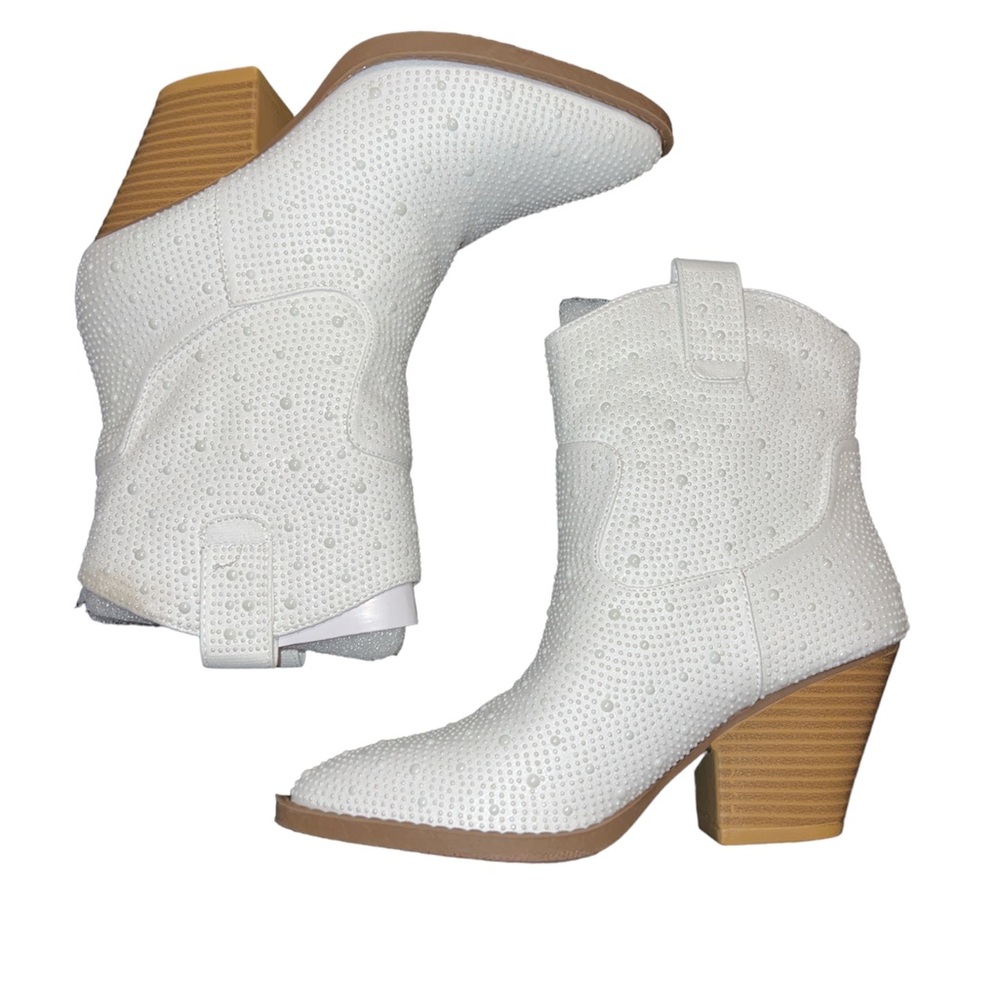 WHITE WESTERN BOOTS